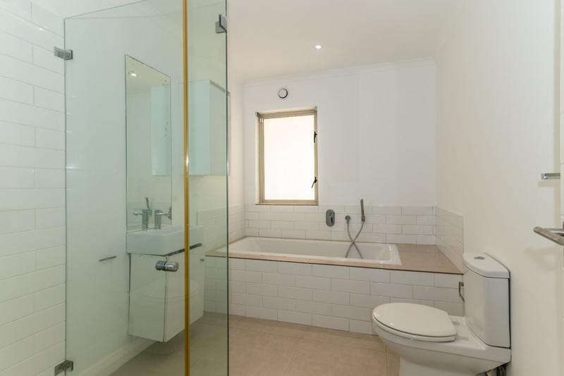 To Let 2 Bedroom Property for Rent in Muizenberg Western Cape
